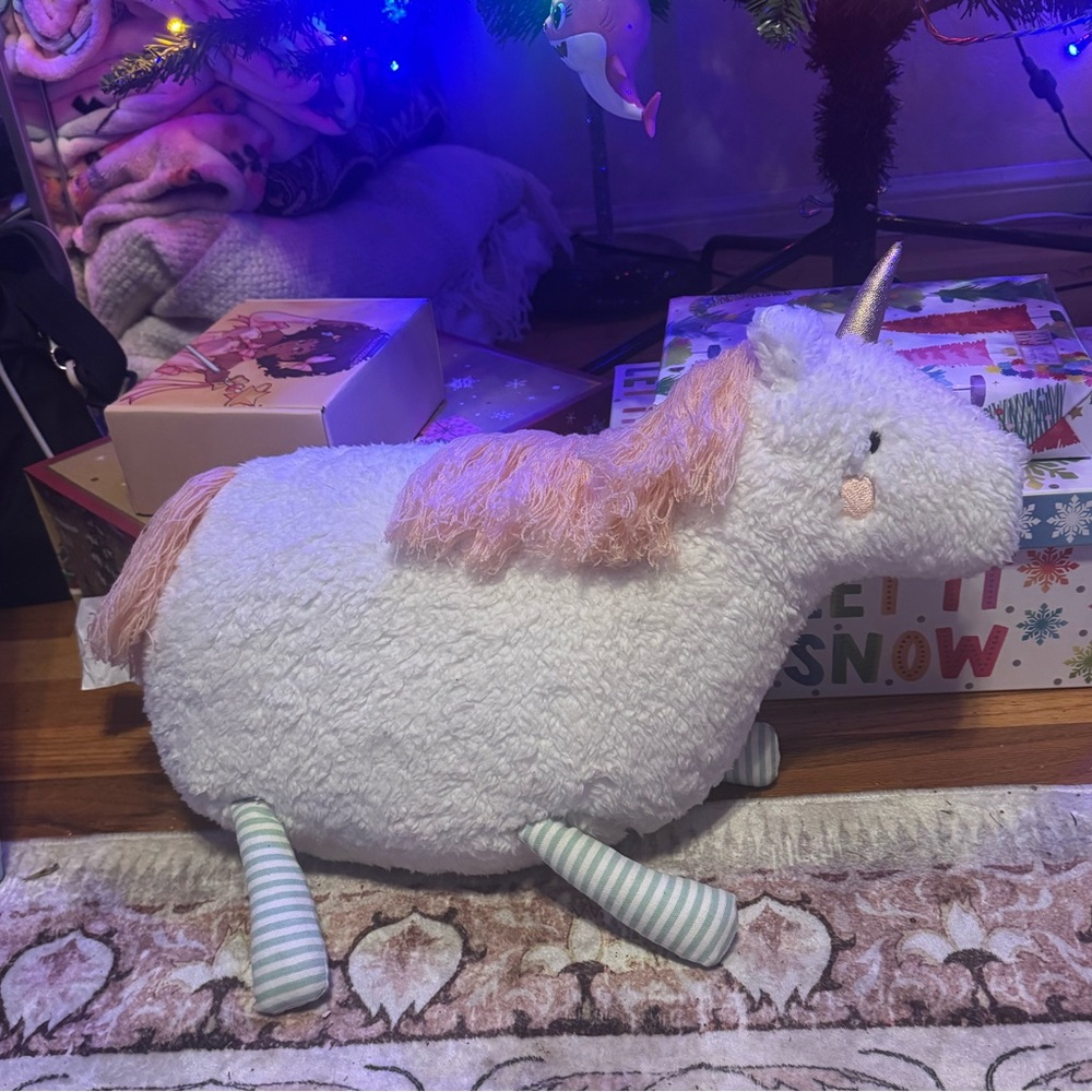 Pullowfort Plush White Unicorn Pillow BRAND NEW 20” x 13”